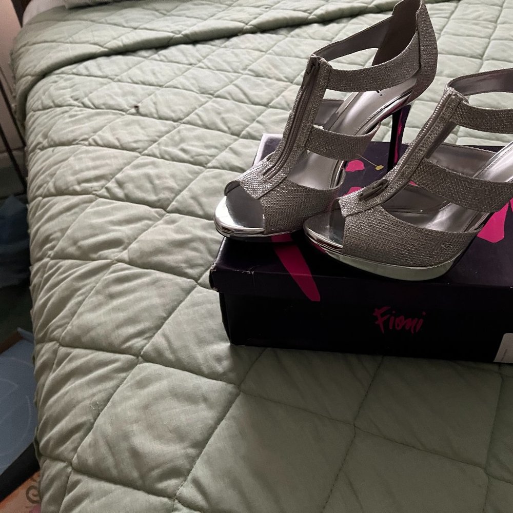 SILVER SHARP SPIKEHEEL NEW FRONT ZIPPER FIONI